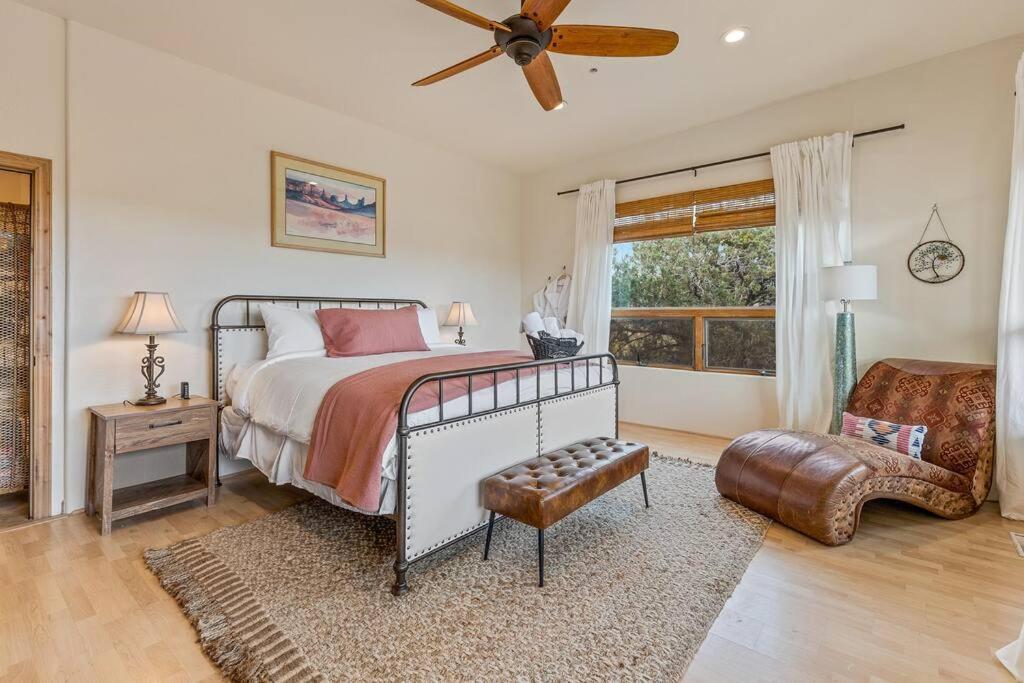 Close To Fresh Creek! Sleeps 12 ~ Amazing Views W/Serene Open Space ~ Hot Tub + Game Room ~ Trails Outside Sedona Exterior photo