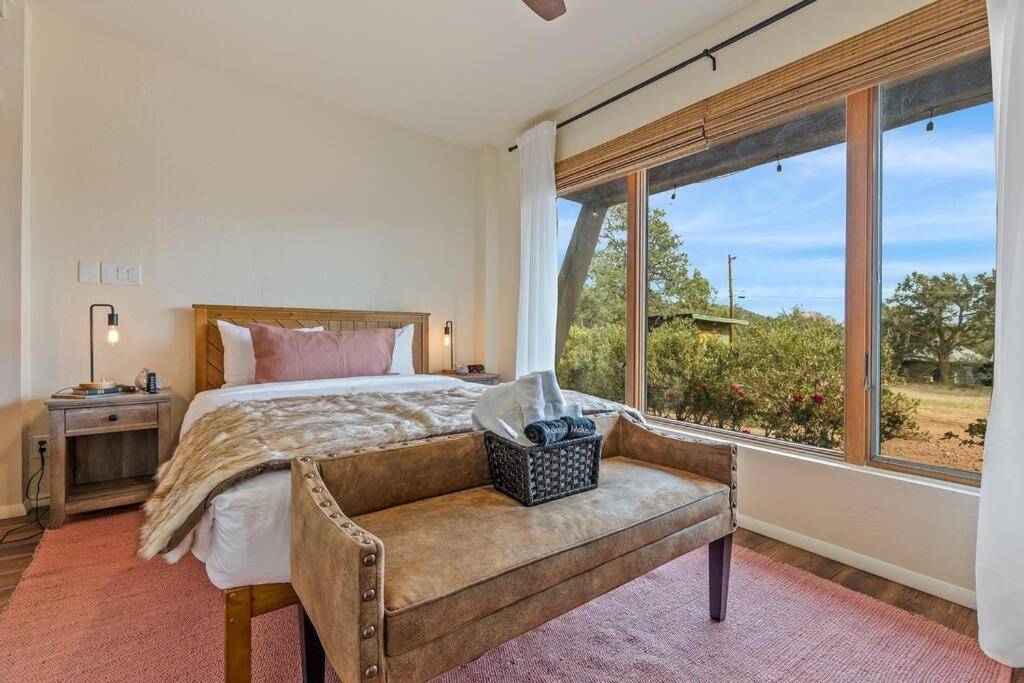 Close To Fresh Creek! Sleeps 12 ~ Amazing Views W/Serene Open Space ~ Hot Tub + Game Room ~ Trails Outside Sedona Exterior photo