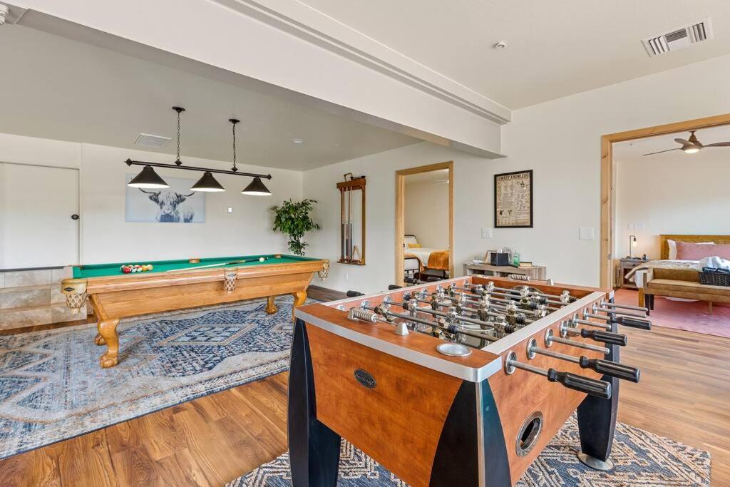 Close To Fresh Creek! Sleeps 12 ~ Amazing Views W/Serene Open Space ~ Hot Tub + Game Room ~ Trails Outside Sedona Exterior photo