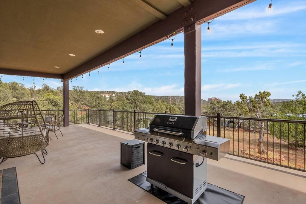 Close To Fresh Creek! Sleeps 12 ~ Amazing Views W/Serene Open Space ~ Hot Tub + Game Room ~ Trails Outside Sedona Exterior photo