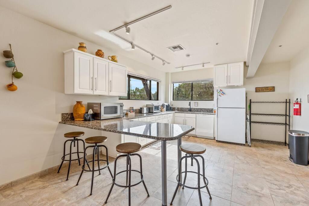 Close To Fresh Creek! Sleeps 12 ~ Amazing Views W/Serene Open Space ~ Hot Tub + Game Room ~ Trails Outside Sedona Exterior photo